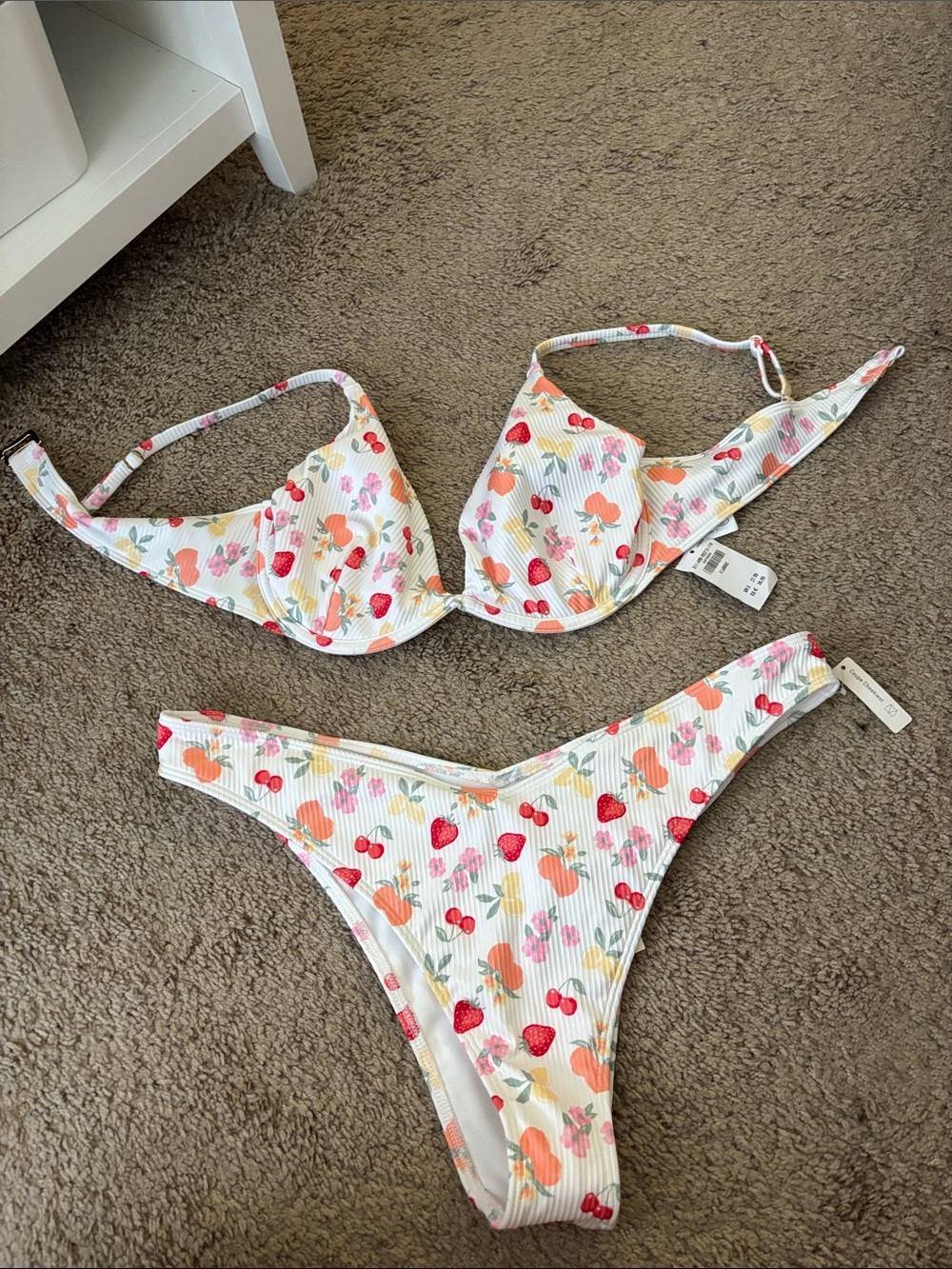 Hollister Ribbed Strawberry & Peach Print Bikini Set.NWT Size XL.Open to offers!